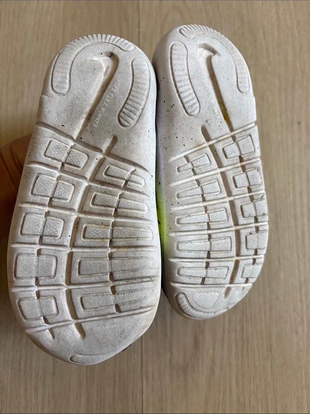 Nike slip kids